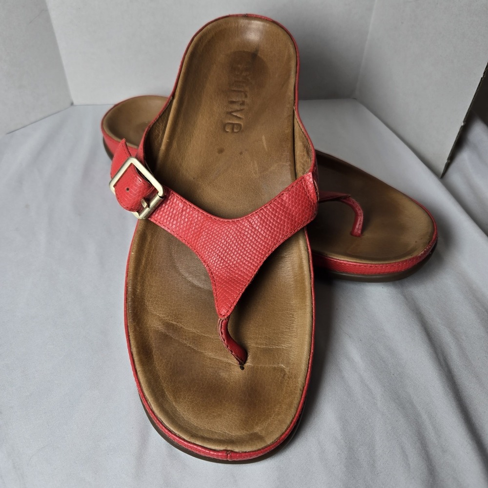 Strive Alba Buckle Sandals Red Leather Thong Flip Flop Womens 9.5 10 Vacation